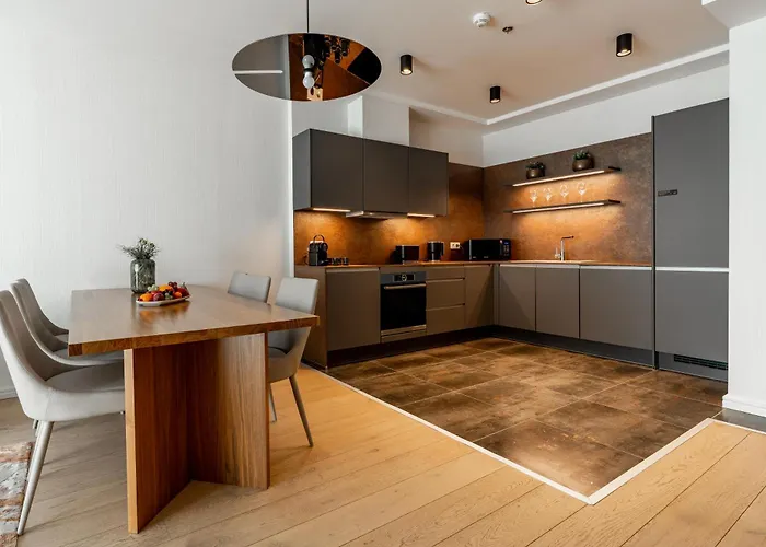 Emerald Downtown Luxury Suites By Continental Group
